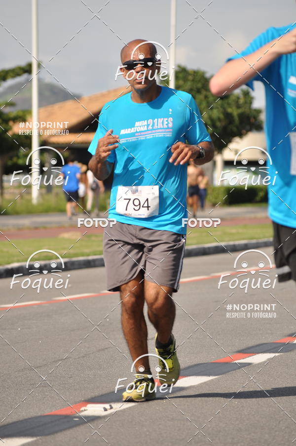 Buy your photos of the event21KES - Meia Maratona do Esprito Santo on Fotop