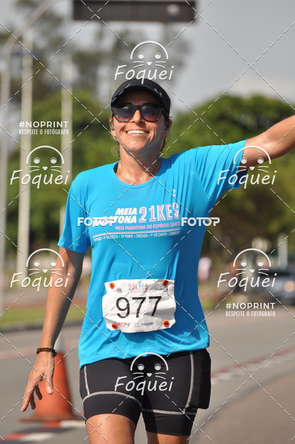 Buy your photos of the event21KES - Meia Maratona do Esprito Santo on Fotop