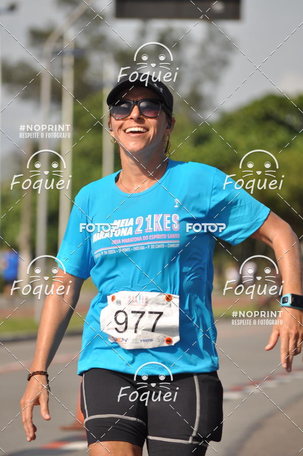 Buy your photos of the event21KES - Meia Maratona do Esprito Santo on Fotop