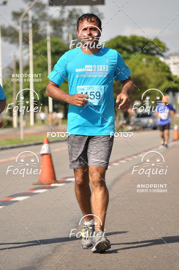 Buy your photos of the event21KES - Meia Maratona do Esprito Santo on Fotop