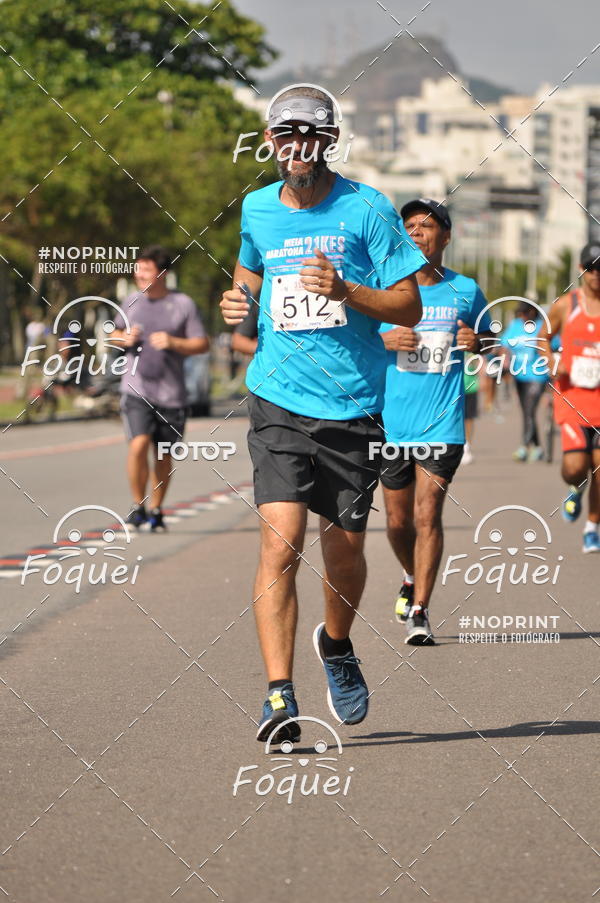 Buy your photos of the event21KES - Meia Maratona do Esprito Santo on Fotop