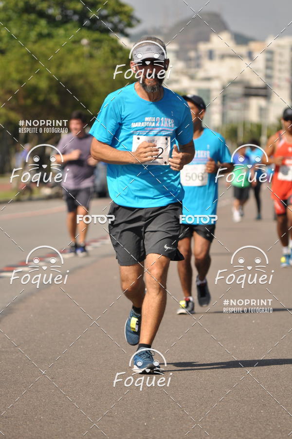 Buy your photos of the event21KES - Meia Maratona do Esprito Santo on Fotop