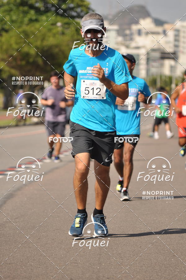 Buy your photos of the event21KES - Meia Maratona do Esprito Santo on Fotop