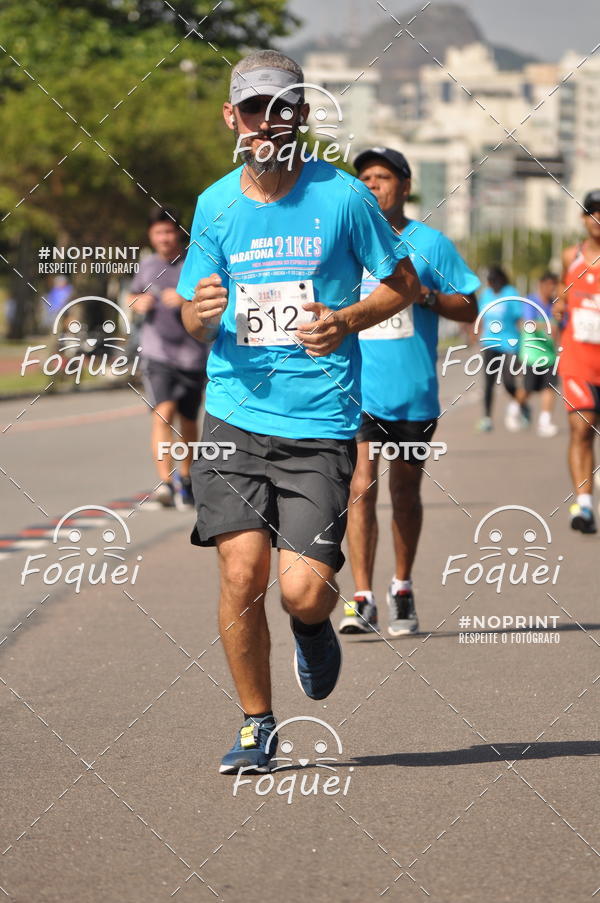 Buy your photos of the event21KES - Meia Maratona do Esprito Santo on Fotop