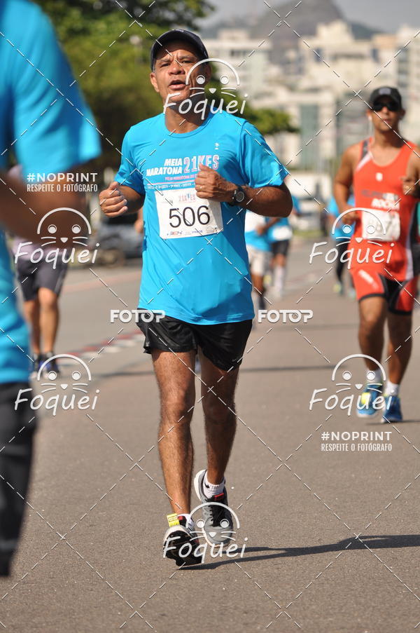 Buy your photos of the event21KES - Meia Maratona do Esprito Santo on Fotop