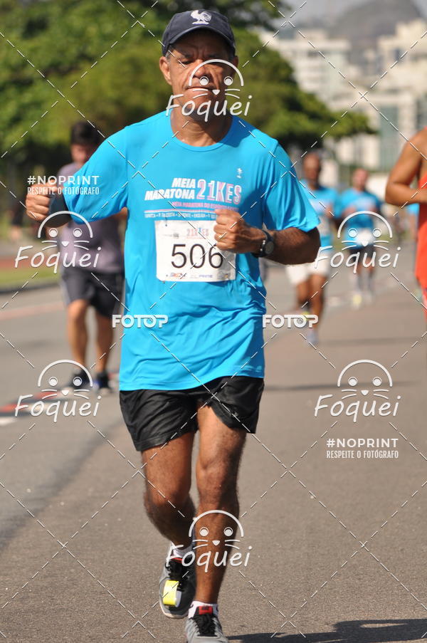 Buy your photos of the event21KES - Meia Maratona do Esprito Santo on Fotop