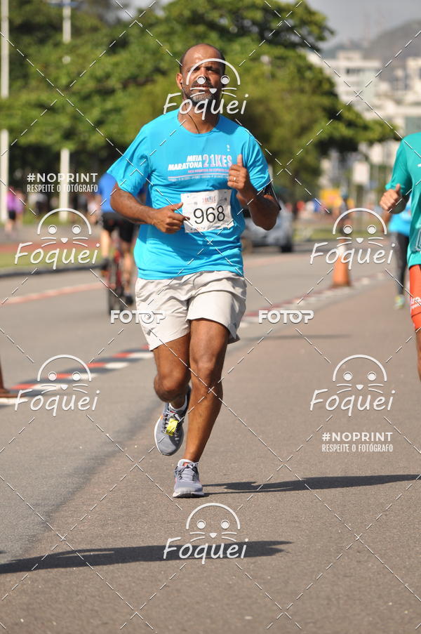 Buy your photos of the event21KES - Meia Maratona do Esprito Santo on Fotop