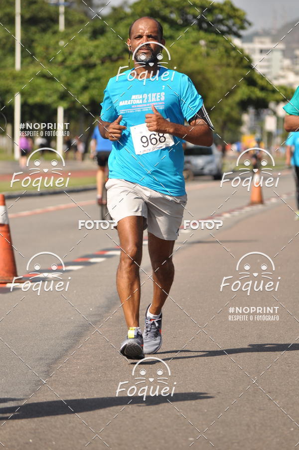 Buy your photos of the event21KES - Meia Maratona do Esprito Santo on Fotop