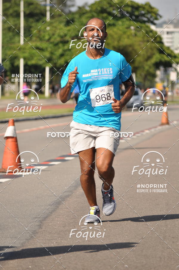 Buy your photos of the event21KES - Meia Maratona do Esprito Santo on Fotop
