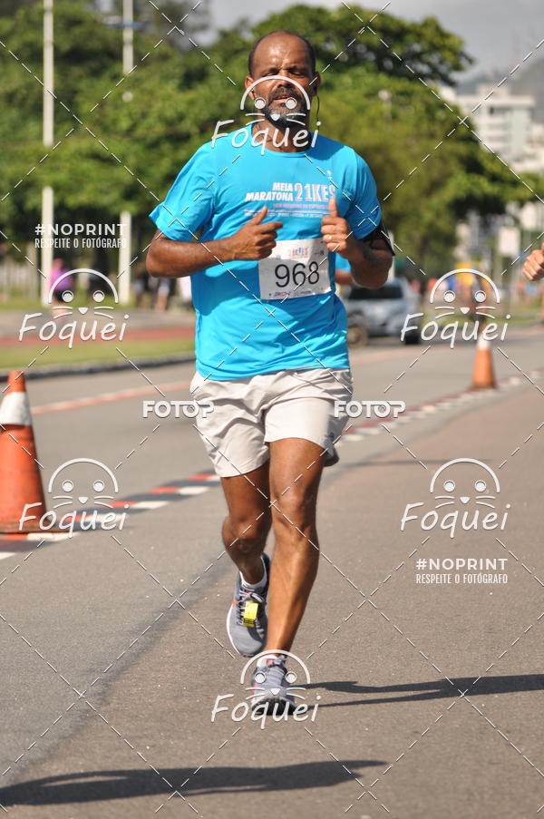 Buy your photos of the event21KES - Meia Maratona do Esprito Santo on Fotop