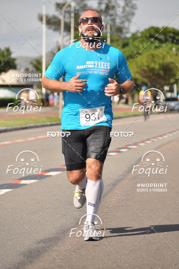 Buy your photos of the event21KES - Meia Maratona do Esprito Santo on Fotop