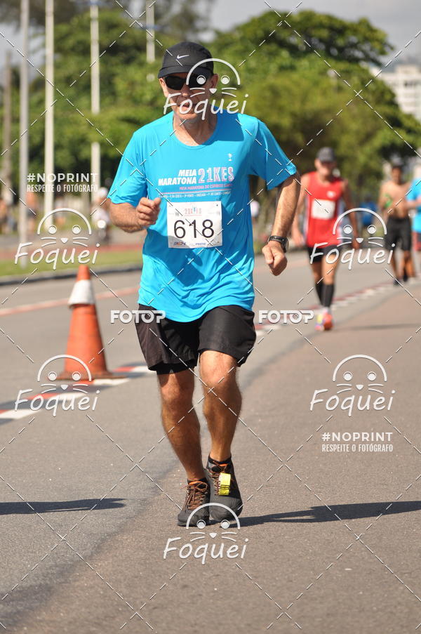 Buy your photos of the event21KES - Meia Maratona do Esprito Santo on Fotop