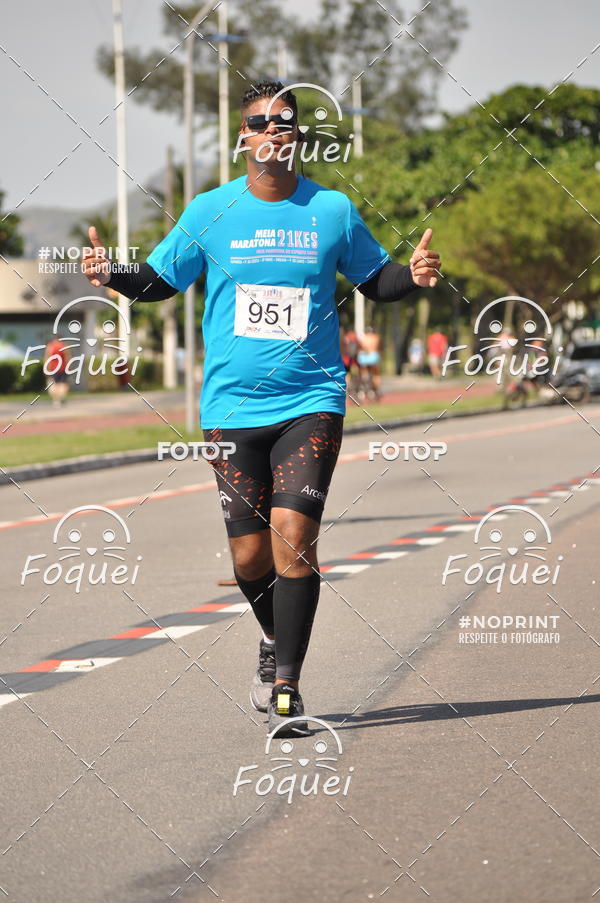 Buy your photos of the event21KES - Meia Maratona do Esprito Santo on Fotop