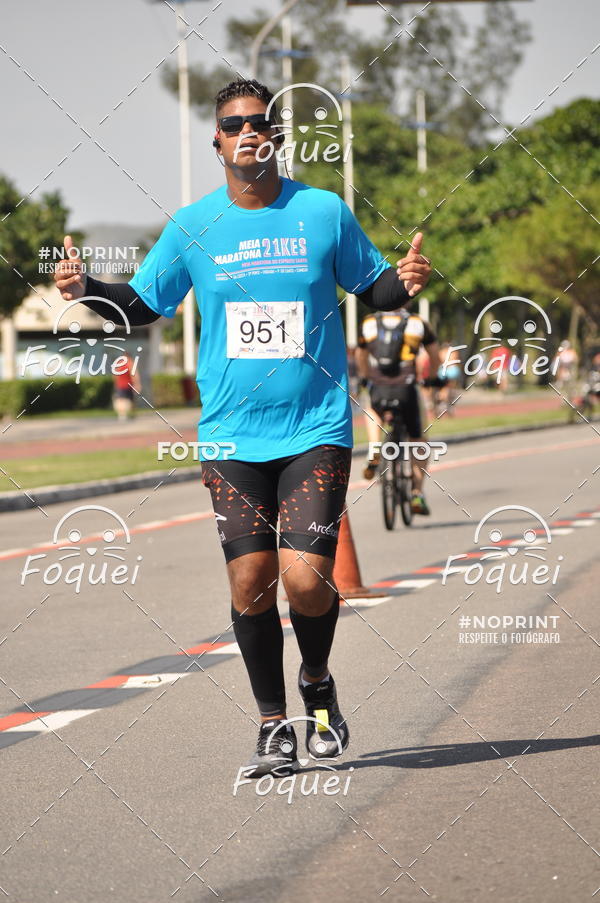 Buy your photos of the event21KES - Meia Maratona do Esprito Santo on Fotop