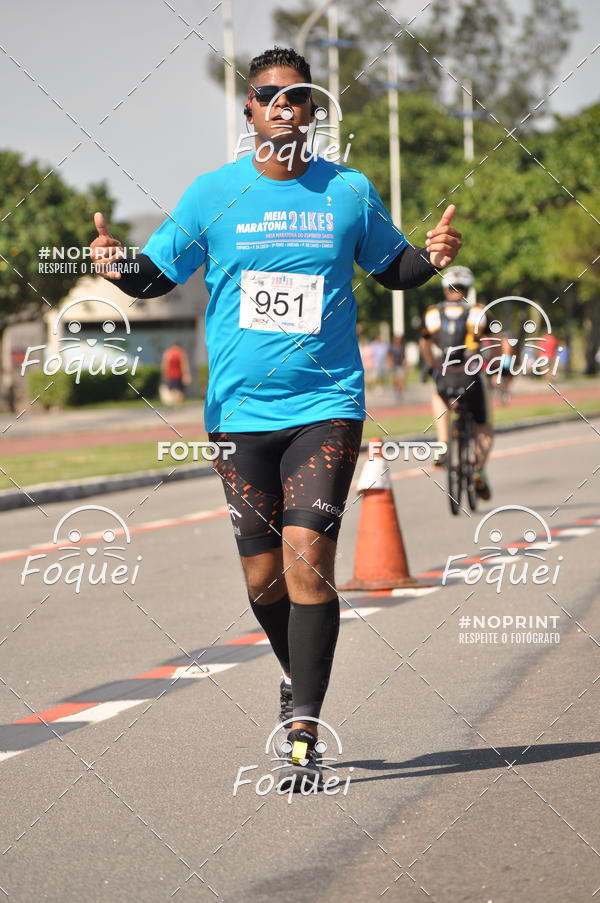 Buy your photos of the event21KES - Meia Maratona do Esprito Santo on Fotop