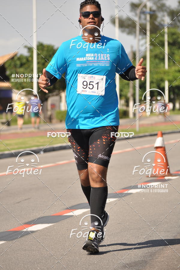 Buy your photos of the event21KES - Meia Maratona do Esprito Santo on Fotop