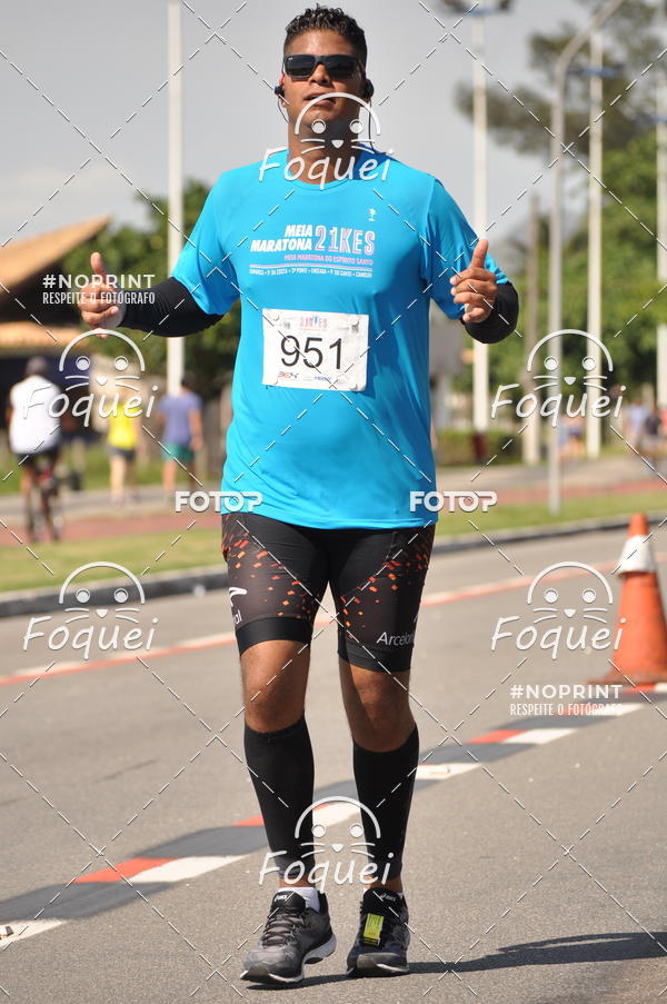 Buy your photos of the event21KES - Meia Maratona do Esprito Santo on Fotop