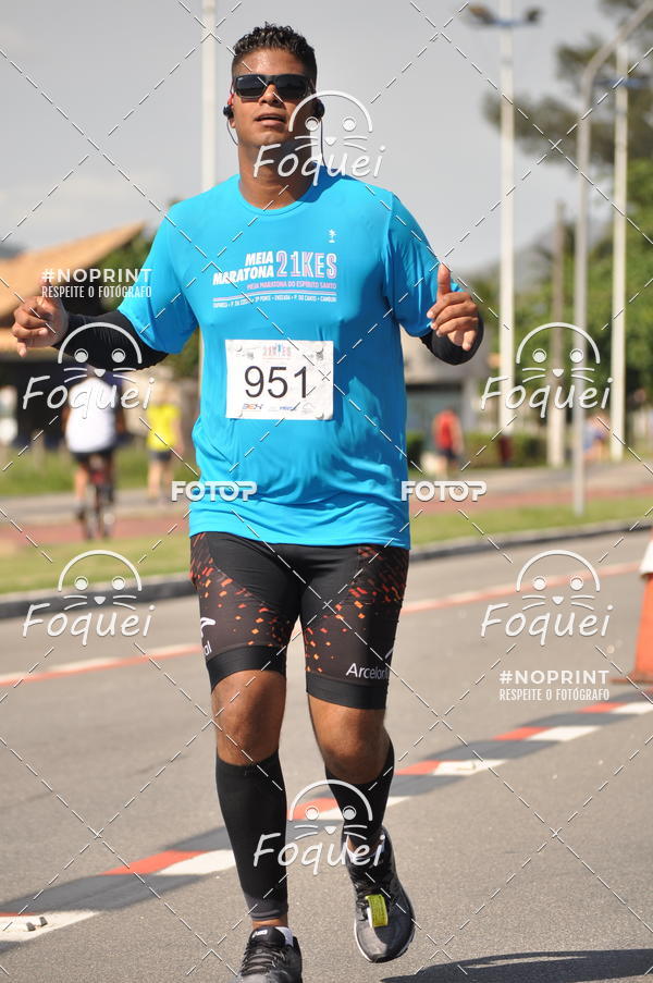 Buy your photos of the event21KES - Meia Maratona do Esprito Santo on Fotop