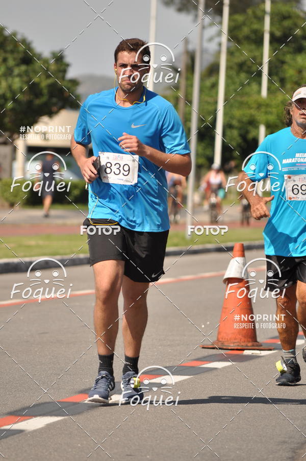 Buy your photos of the event21KES - Meia Maratona do Esprito Santo on Fotop