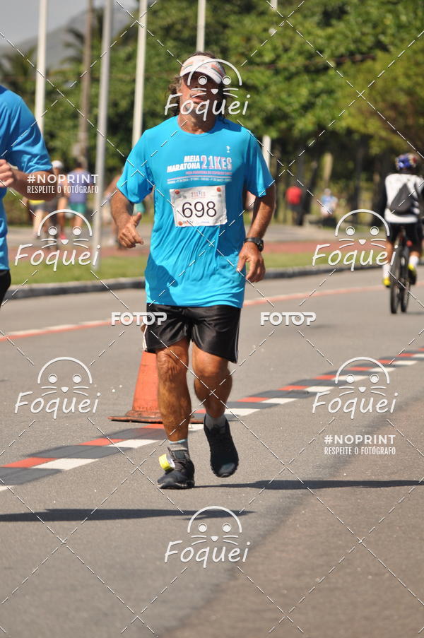 Buy your photos of the event21KES - Meia Maratona do Esprito Santo on Fotop