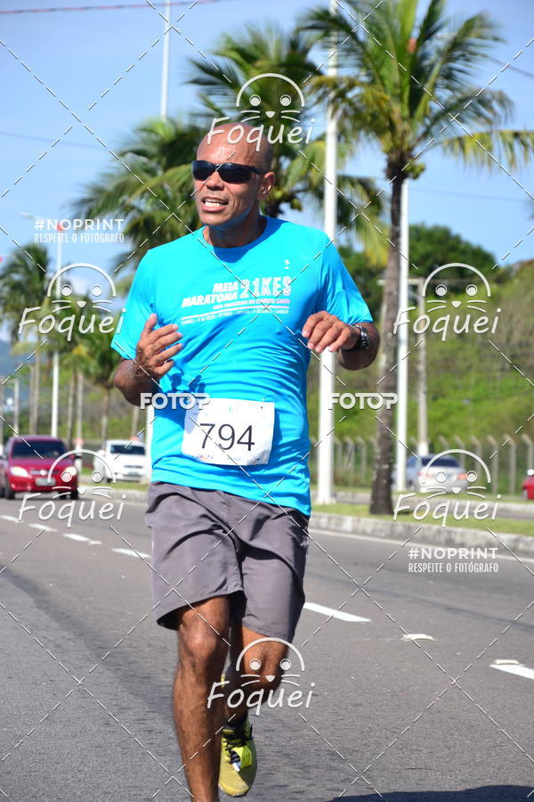 Buy your photos of the event21KES - Meia Maratona do Esprito Santo on Fotop