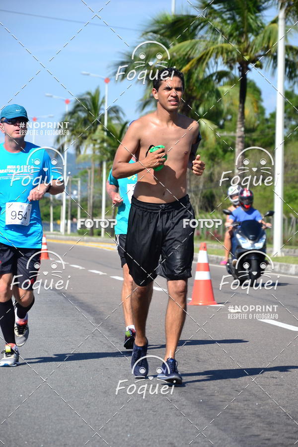 Buy your photos of the event21KES - Meia Maratona do Esprito Santo on Fotop