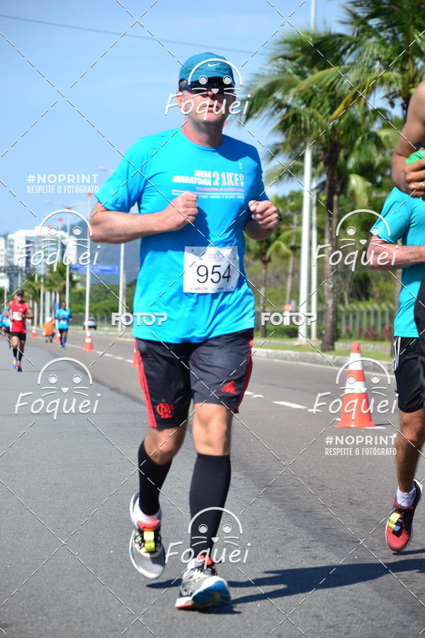 Buy your photos of the event21KES - Meia Maratona do Esprito Santo on Fotop
