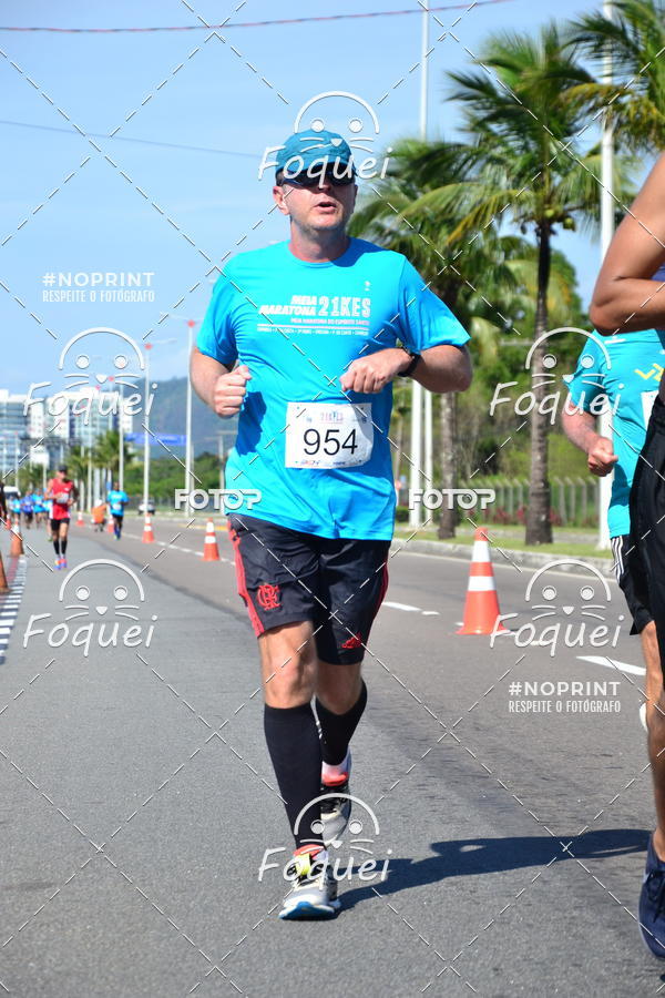 Buy your photos of the event21KES - Meia Maratona do Esprito Santo on Fotop
