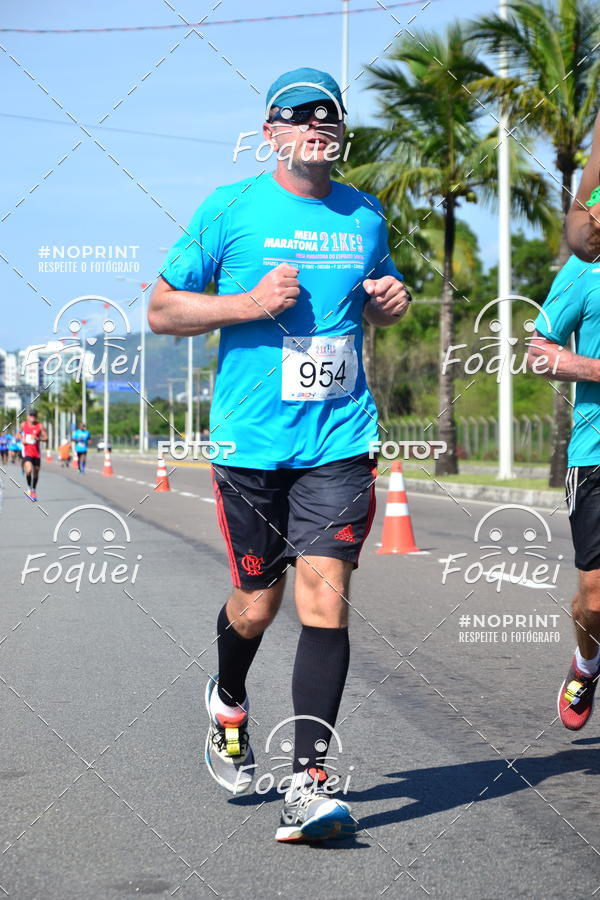 Buy your photos of the event21KES - Meia Maratona do Esprito Santo on Fotop