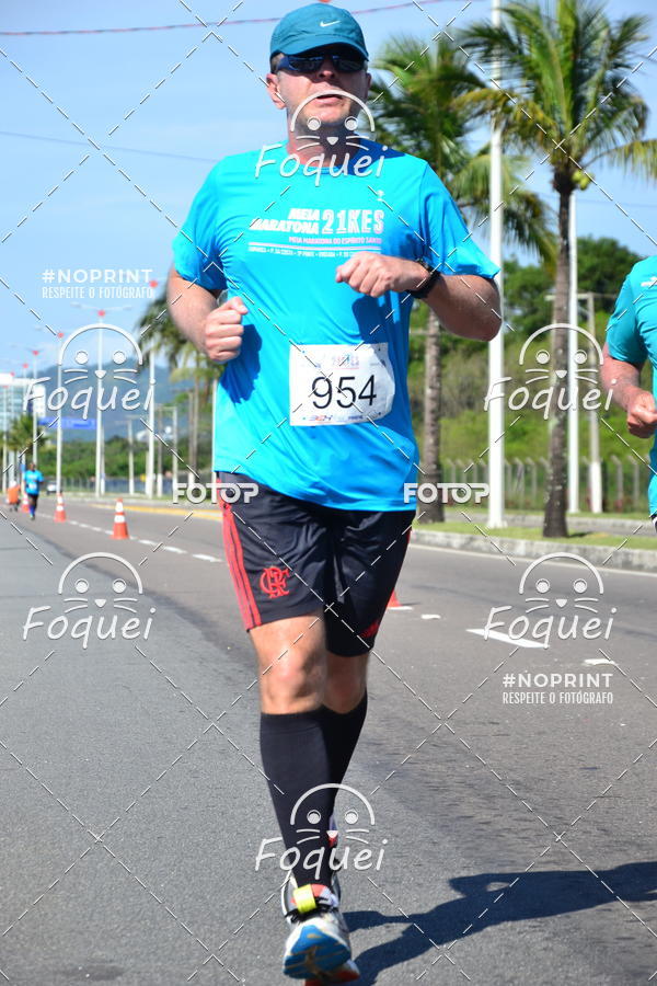 Buy your photos of the event21KES - Meia Maratona do Esprito Santo on Fotop