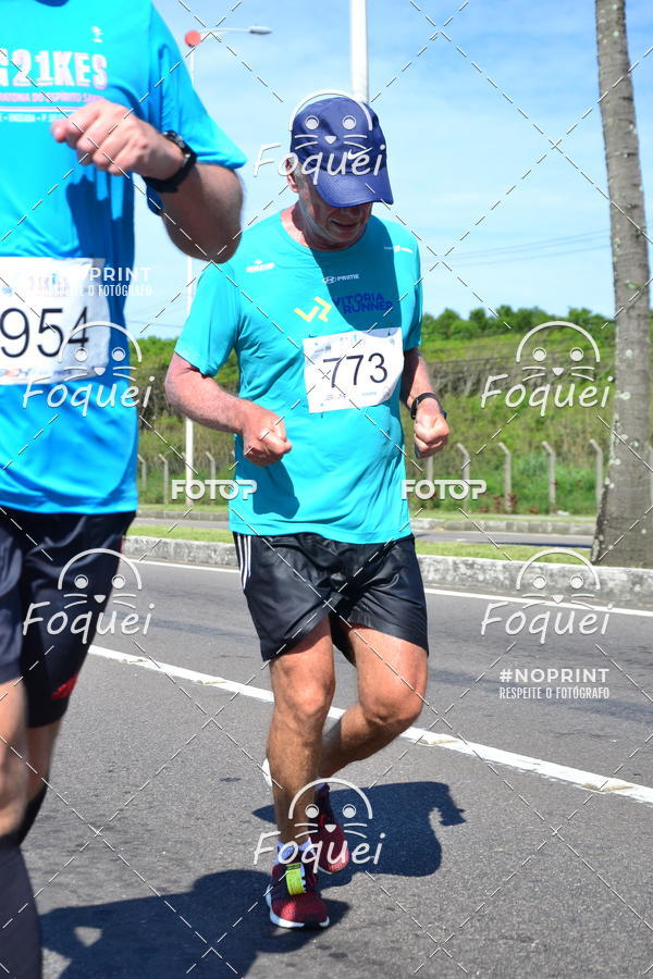Buy your photos of the event21KES - Meia Maratona do Esprito Santo on Fotop