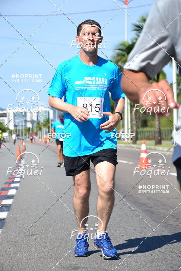 Buy your photos of the event21KES - Meia Maratona do Esprito Santo on Fotop
