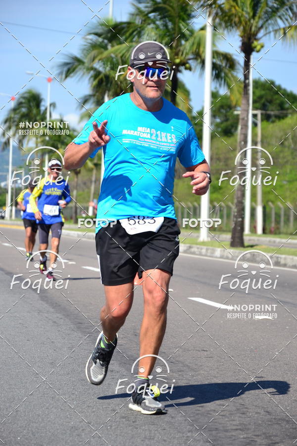 Buy your photos of the event21KES - Meia Maratona do Esprito Santo on Fotop