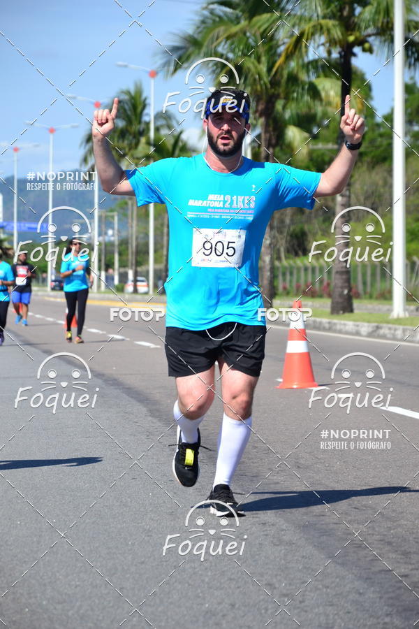 Buy your photos of the event21KES - Meia Maratona do Esprito Santo on Fotop