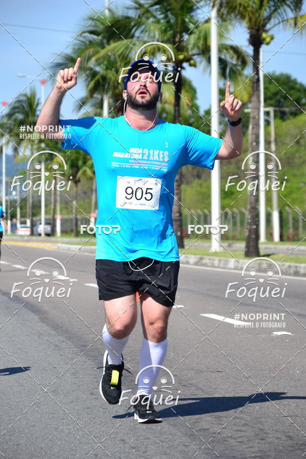 Buy your photos of the event21KES - Meia Maratona do Esprito Santo on Fotop