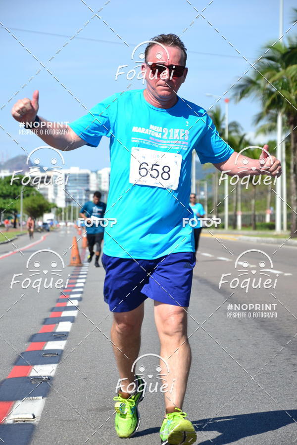 Buy your photos of the event21KES - Meia Maratona do Esprito Santo on Fotop