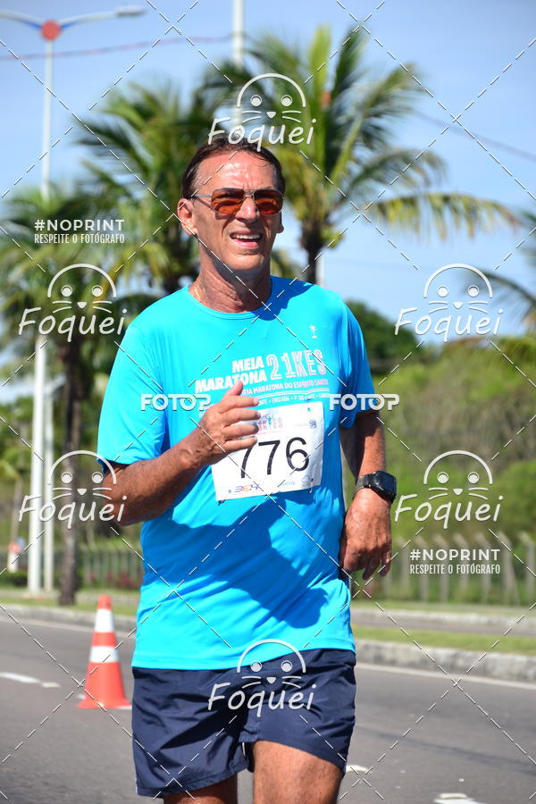 Buy your photos of the event21KES - Meia Maratona do Esprito Santo on Fotop