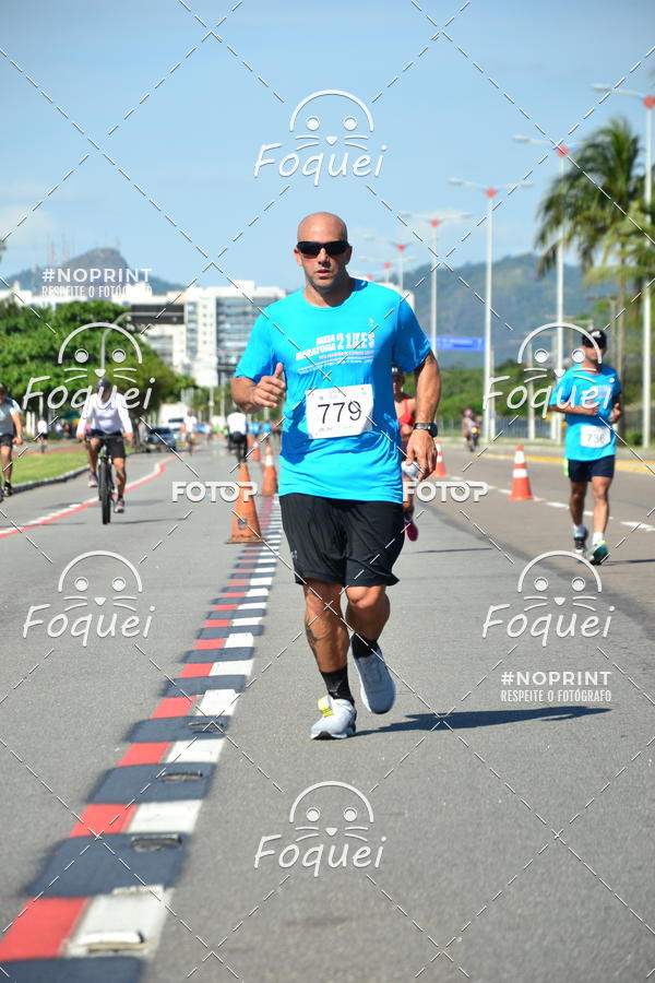 Buy your photos of the event21KES - Meia Maratona do Esprito Santo on Fotop