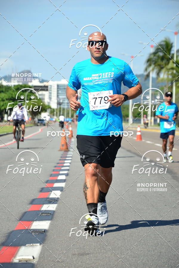 Buy your photos of the event21KES - Meia Maratona do Esprito Santo on Fotop