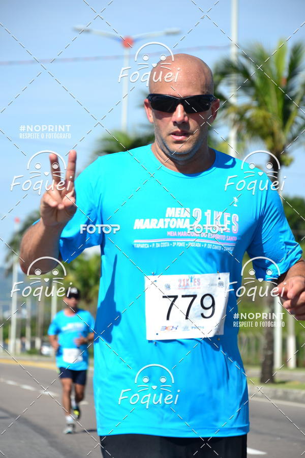 Buy your photos of the event21KES - Meia Maratona do Esprito Santo on Fotop