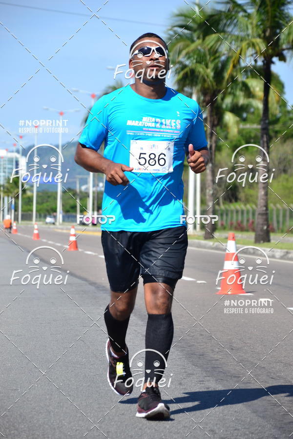Buy your photos of the event21KES - Meia Maratona do Esprito Santo on Fotop