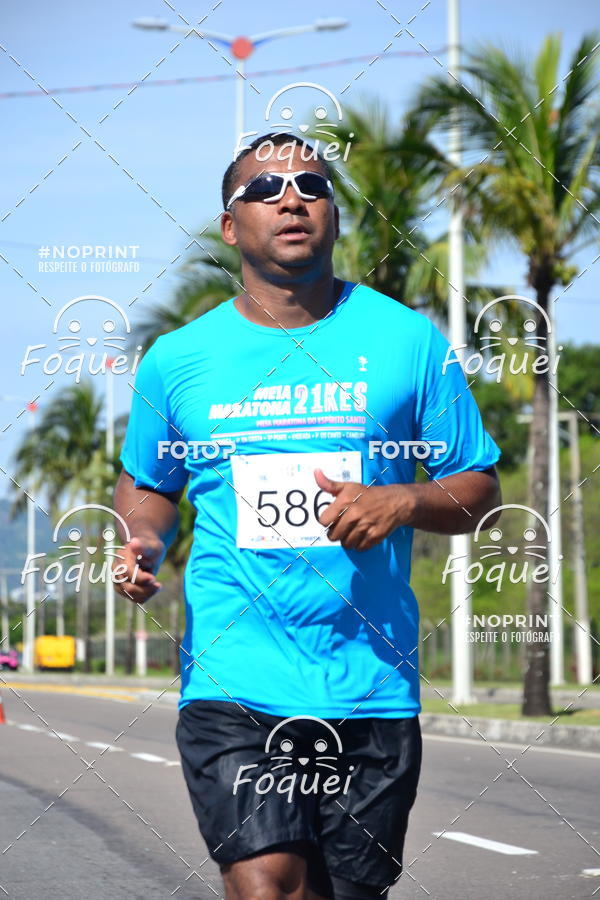 Buy your photos of the event21KES - Meia Maratona do Esprito Santo on Fotop