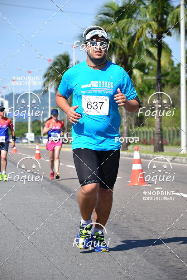 Buy your photos of the event21KES - Meia Maratona do Esprito Santo on Fotop