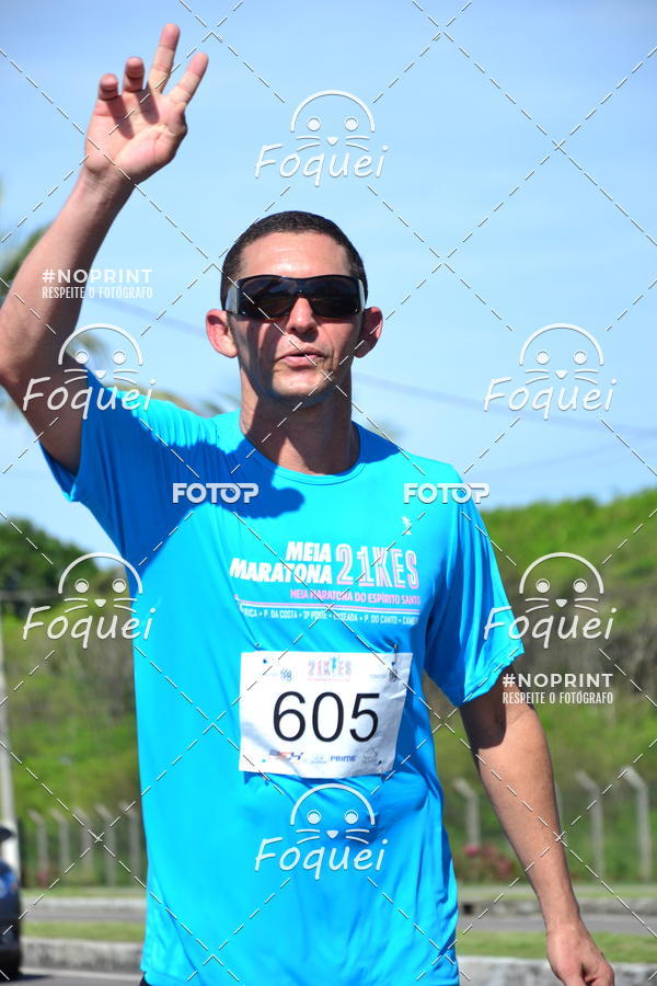 Buy your photos of the event21KES - Meia Maratona do Esprito Santo on Fotop