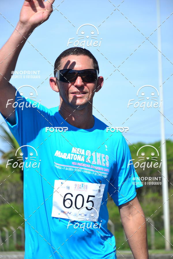 Buy your photos of the event21KES - Meia Maratona do Esprito Santo on Fotop