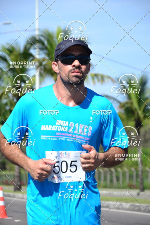 Buy your photos of the event21KES - Meia Maratona do Esprito Santo on Fotop