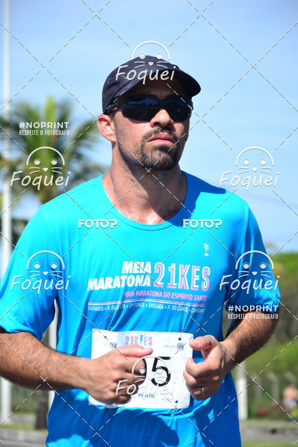 Buy your photos of the event21KES - Meia Maratona do Esprito Santo on Fotop