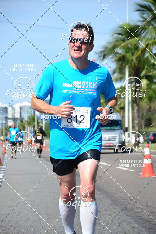 Buy your photos of the event21KES - Meia Maratona do Esprito Santo on Fotop