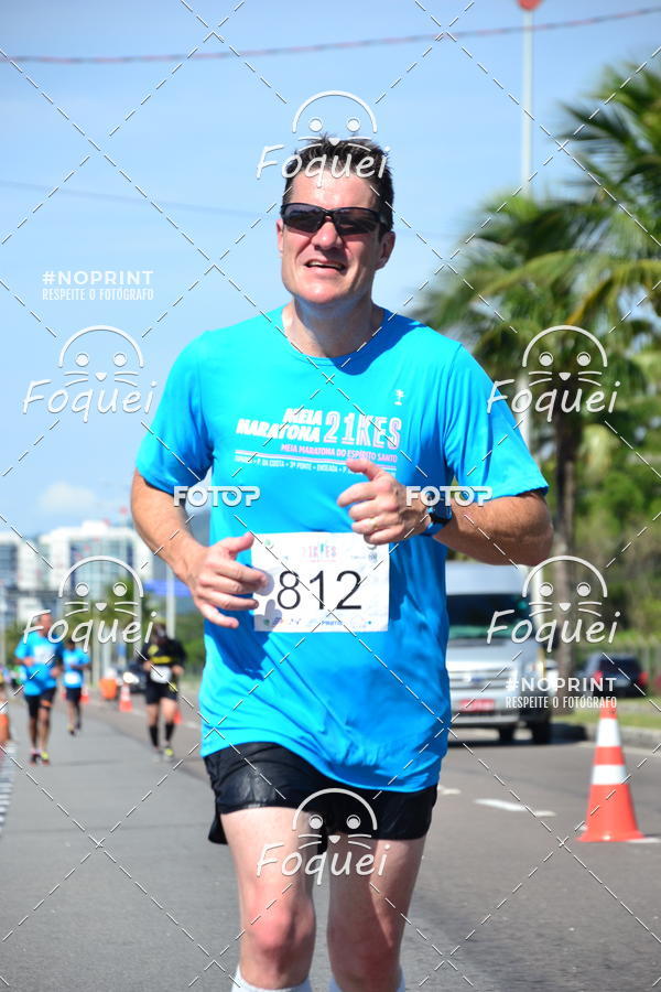 Buy your photos of the event21KES - Meia Maratona do Esprito Santo on Fotop