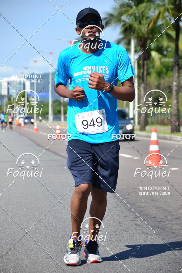 Buy your photos of the event21KES - Meia Maratona do Esprito Santo on Fotop